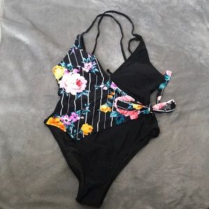 CUPSHE large woman’s one piece swimsuit
